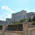 3. Budova rumunského parlamentu v parku Izvor